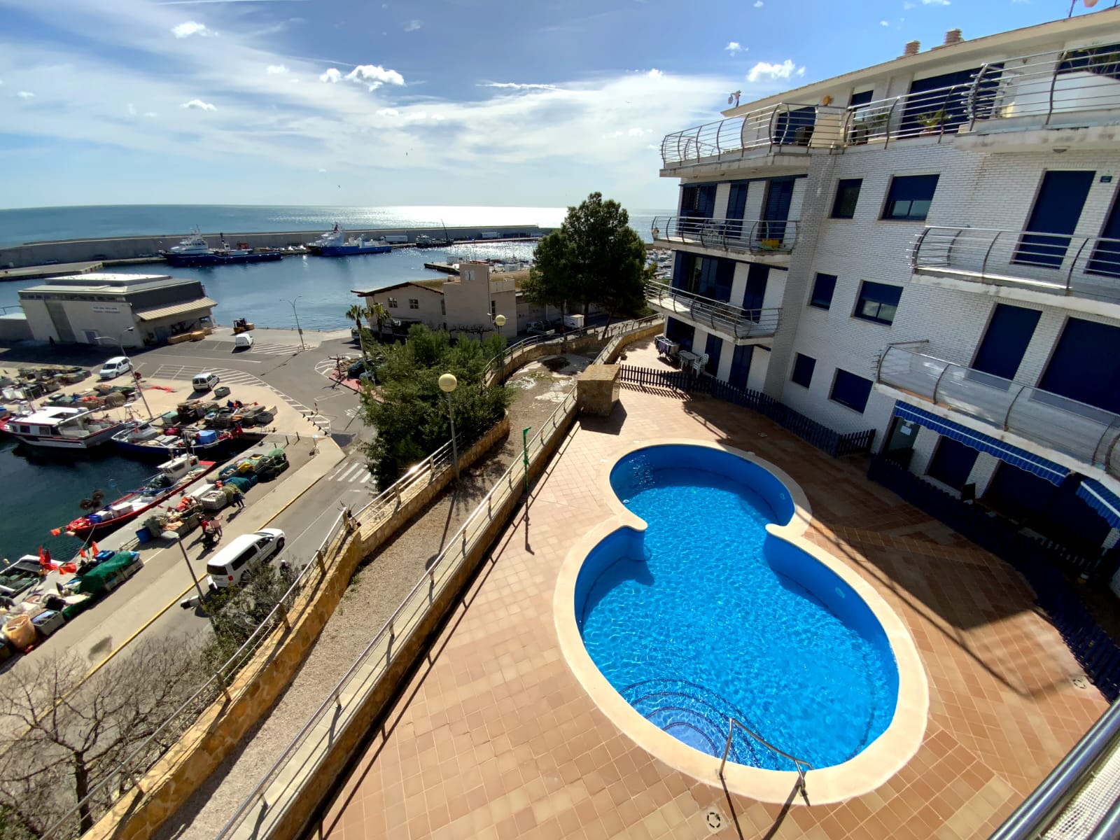 Precioso y amplio ático (dúplex) de 370 m2 con terraza grande, céntrico, con vistas maravillosas al mar y al puerto